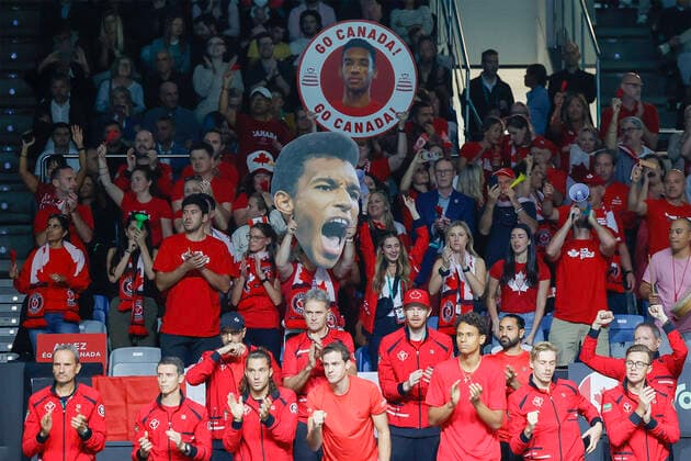 Fan Block und Team Canada mit Gabriel Diallo, Alexis Galarneau, Vasek Pospisil, Felix Auger-Aliassimen, Denis Shapovalov, Davis Cup Finale 2022, Palacio de Deportes JosÃ *** Fan Block and Team Canada with Gabriel Diallo, Alexis Galarneau, Vasek Pospisil, Felix Auger Aliassimen, Denis Shapovalov, Davis Cup Final 2022, Palacio de Deportes JosÃ Copyright: xJuergenxHasenkopfx