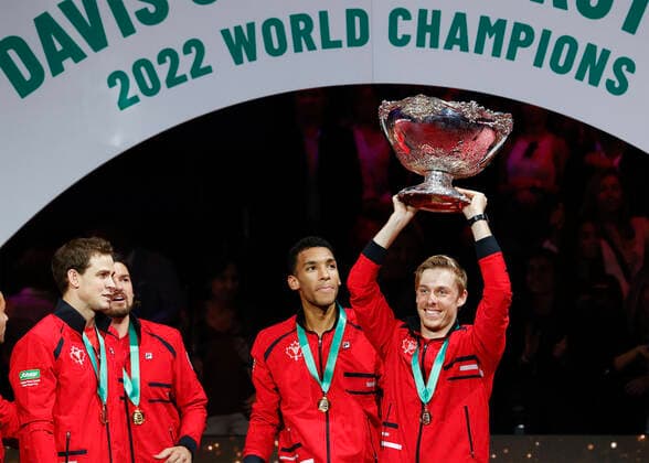 Sieger Team Canada L-R.Vasek Pospisil,Captain Frank Dancevic,Felix Auger-Aliassimen und Denis Shapovalov Siegerehrung, Praesentation, Freude, Emotion, Davis Cup Finale 2022, Palacio de Deportes JosÃ Copyright: xJuergenxHasenkopfx