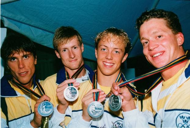 OS 1992 i Barcelona. Sommar-OS. Simning, herrar lagkapp 4x200m, tävling action. Fr.v. Anders Holmertz, Tommy Werner, Lars Frölander och Christer Wallin, simmare Sverige visar silvermedaljerna, OS-medalj, glad 1992-07-27 (c) JOHANSSON BIBBI Aftonbladet IBL Bildbyra * * * EXPRESSEN OUT * * * AFTONBLADET 4186 Barcelona Spain simning x2512x *** Olympics 1992 in Barcelona Summer Olympics Swimming, mens team race 4x200m, competition action Fr v Anders Holmertz, Tommy Werner, Lars Frölander and Christer Wallin, swimmers Sweden shows the silver medals, Olympic medal, happy 1992 07 27 c JOHANSSON BIBBI Aftonbladet IBL Bildbyra EXPRESSEN OUT AFTONBLADET 4186 Barcelona Spain swimming x2512x  Copyright: xBibbixJohansson Aftonbladet TTx OS i Barcelon 1992