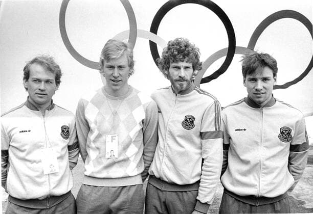OS 1984 i Sarajevo. Vinter-OS. Längdskidor herrar 30 km. De svenska deltagarna fr. v. Jan Ottosson, Gunde Svan, Thomas Wassberg och Torgny Mogren, längdskidakare Sverige 1984-02-07 (c) SWEDNER STEFAN Aftonbladet IBL Bildbyra * * * EXPRESSEN OUT * * * AFTONBLADET 2090 svenska kändisar x2512x *** 1984 Sarajevo Winter Olympics Cross-country skiing men 30 km The Swedish participants from left Jan Ottosson, Gunde Svan, Thomas Wassberg and Torgny Mogren, cross-country skiers Sweden 1984 02 07 c SWEDNER STEFAN Aftonbladet IBL Bildbyra EXPRESSEN OUT AFTONBLADET 2090 Swedish celebrities x2512x  Copyright: xAftonbladet TTx OS SARAJEVO 1984