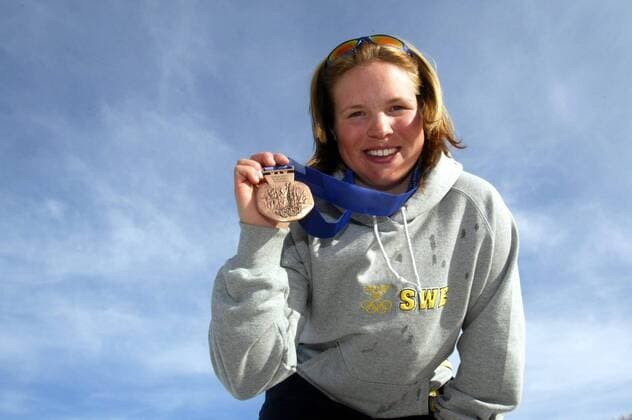 OS I SALT LAKE CITY 2002, STORSLALOM, DAMER. ANJA PÄRSON, ALPIN SKIDAKARE SVERIGE, TOG SILVER. POSERAR MED MEDALJEN. 2002-02-23 (c) STRAND MATS Aftonbladet IBL Bildbyra * * * EXPRESSEN OUT * * * AFTONBLADET 7096 Stockholm Sverige skidor x2512x *** SALT LAKE CITY 2002 OLYMPICS, BIG SKI, WOMEN ANJA PÄRSON, ALPINE SKIER SWEDEN, WON SILVER WITH THE MEDAL 2002 02 23 c STRAND MATS Aftonbladet IBL Bildbyra EXPRESSEN OUT AFTONBLADET 7096 Stockholm Sweden skis x2512x  Copyright: xMatsxStrand Aftonbladet TTx Anja Pärson