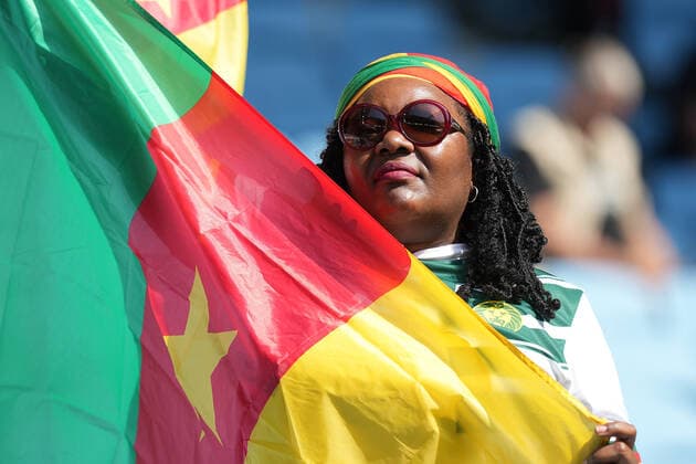 QAT, WM FIFA 2022, Group G, Kamerun vs Serbien 28.11.2022, Al Janoub Stadium, Doha, QAT, WM FIFA 2022, Group G, Kamerun vs Serbien, im Bild Fans von Kamerun auf den Tribünen.. *** QAT, WM FIFA 2022, Group G, Cameroon vs Serbia 28 11 2022, Al Janoub Stadium, Doha, QAT, WM FIFA 2022, Group G, Cameroon vs Serbia, in picture fans of Cameroon on the stands nordphotoxGmbHx xBratic nph00250