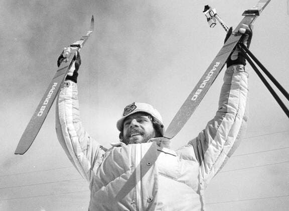 OS 1980 i Lake Placid. Vinter-OS. Längdskidor herrar 15 km. Thomas Wassberg, längdskidakare Sverige jublar efter loppet, gestikulerar, segergest, tävling action 1980-02-17 (c) CLAESSON PETER Aftonbladet IBL Bildbyra * * * EXPRESSEN OUT * * * AFTONBLADET 2026 svenska kändisar x2512x *** Olympics 1980 in Lake Placid Winter Olympics Cross-country skiing men 15 km Thomas Wassberg, cross-country skier Sweden cheers after the race, gestures, victory gesture, competition action 1980 02 17 c CLAESSON PETER Aftonbladet IBL Bildbyra EXPRESSEN OUT AFTONBLADET 2026 Swedish celebrities x2512x  Copyright: xAftonbladet TTx OS LAKE PLACID 1980 WASSBERG