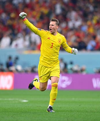 FUSSBALL WM 2022 VORRUNDE GRUPPE E Spanien - Deutschland 27.11.2022 Torwart Manuel Neuer (Deutschland) jubelt nach dem aberkannten 0:1 *** FUSSBALL WM 2022 VORRUNDE GRUPPE E Spain Germany 27 11 2022 Goalkeeper Manuel Neuer Germany cheers after the disallowed 0 1