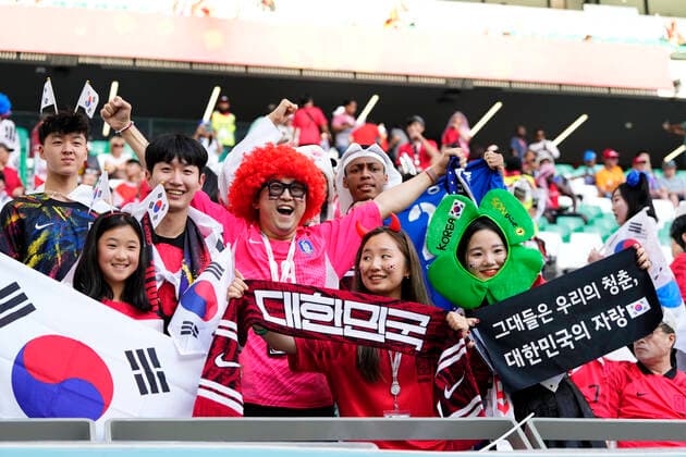 Korea Republic v Ghana: Group H - FIFA World Cup, WM, Weltmeisterschaft, Fussball Qatar 2022 Koreans supporters priro the FIFA World Cup Qatar 2022 Group H match between Korea Republic and Ghana at Education City Stadium on November 28, 2022 in Al Rayyan, Qatar. Al Rayyan Qatar  Copyright: xJosexBretonx originalFilename:breton-korearep221128_npYcY.jpg