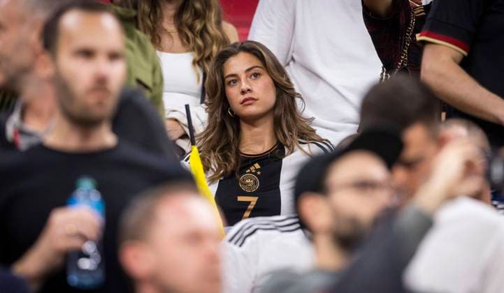Doha, Qatar. 27th Nov, 2022. Sophia Weber girlfriend of Kai Havertz (Deutschland) Germany - Spain Deutschland - Spanien World Cup 2022 in Qatar 27.11.2022 Credit: Moritz Müller