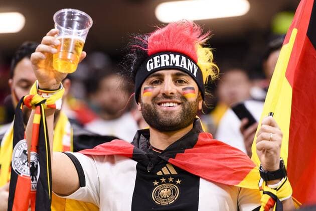 RECORD DATE NOT STATED FIFA World Cup, WM, Weltmeisterschaft, Fussball Qatar 2022 Spain vs Germany Fans o Aficion during the game Spain vs Germany, Corresponding to Group E of the FIFA World Cup Qatar 2022, at Al Bayt Stadium, Al Khor, November 27, 2022. <br><br> Fans o Aficion durante el partido Espana vs Alemania, correspondiente al Grupo E de la Copa Mundial de la FIFA Qatar 2022, en el Estadio at Al Bayt, Al Khor, el 27 de noviembre de 2022. AL KHOR DOHA QATAR  Copyright: xMarcioxMachadox 20221127_13695