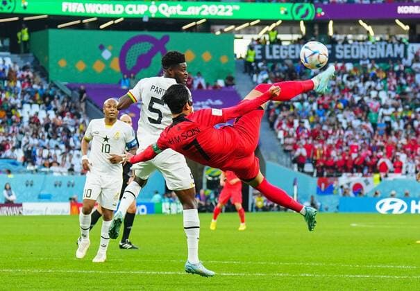 Mandatory Credit: Photo by Javier Garcia Shutterstock (13634927aw) Son Heungmin of South Korea try s a spectacular overhead kick as Thomas Partey of Ghana challenges Korea Republic v Ghana, FIFA World Cup, WM, Weltmeisterschaft, Fussball 2022, Group H, Football, Education City Stadium, Doha, Qatar - 28 Nov 2022 Editorial Use Only Korea Republic v Ghana, FIFA World Cup 2022, Group H, Football, Education City Stadium, Doha, Qatar - 28 Nov 2022 Editorial Use Only  Copyright: xJavierxGarcia Shutterstockx 13634927aw