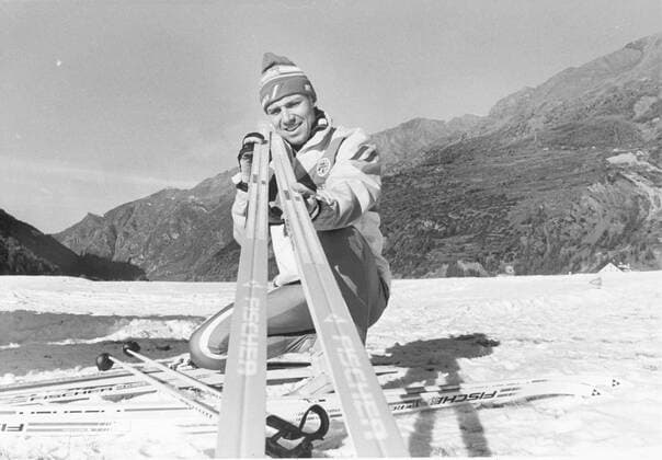 La Clusaz - 1993-12-12 - Skidakaren Torgy Mogren med sina cross -skidor - *** Local Caption *** GP - Skidor x2524x *** La Clusaz 1993 12 12 Ski racer Torgy Mogren with his cross skis Local Caption GP Skidor x2524x  Copyright: xKamerareportage TTx