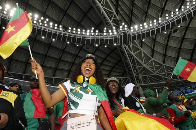 RECORD DATE NOT STATED FIFA World Cup, WM, Weltmeisterschaft, Fussball Qatar 2022 Cameroon vs Serbia Fans o Aficion during the game Cameroon vs Serbia, Corresponding to Group G of the FIFA World Cup Qatar 2022, at Al Janoub Stadium, Al Wakrah, Doha, November 28, 2022. <br><br> Fans o Aficion durante el partido Camerun vs Serbia, correspondiente al Grupo G de la Copa Mundial de la FIFA Qatar 2022, en el Estadio Al Janoub, Al Wakrah, Doha, 28 de noviembre de 2022. AL WAKRAH DOHA QATAR  Copyright: xAndresxPinax 20221128_14040
