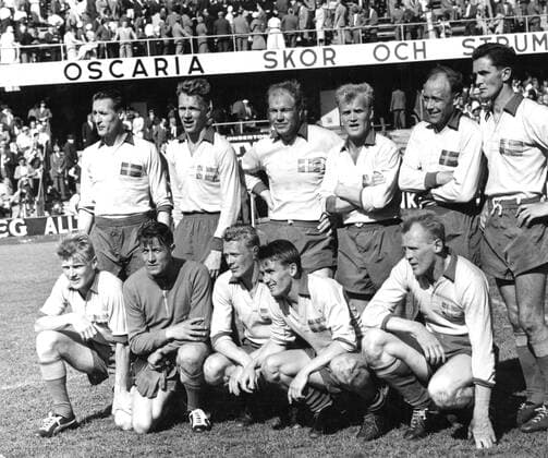 VM 1958. Sverige-Mexiko. Lagbild pa svenska landslaget pa Rasunda. Bakre raden fr.v. Nils Liedholm, Agne Simonsson, Sigge Parling, Lennart Nacka Skoglund, Gunnar Gren, Bengt Julle Gustavsson. knästaende fr.a. Orvar Bergmark, Kalle Svensson, Sven Axbom, Kurt Hamrin och Bror Mellberg 1958-06-08 (c) Aftonbladet IBL Bildbyra * * * EXPRESSEN OUT * * * AFTONBLADET 5600 fotboll x2512x Copyright: xAftonbladet TTx FOTBOLLS-VM 1958