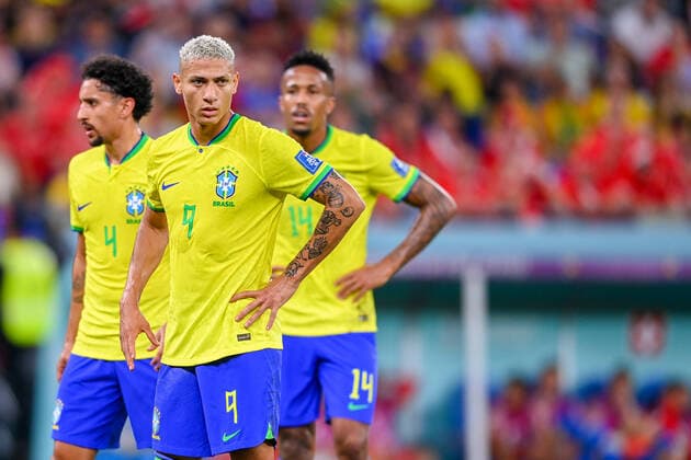 FUSSBALL WM 2022 VORRUNDE GRUPPE H Brasilien - Schweiz 28.11.2022 Marquinhos, Richarlison, Eder Militao (vlnr alle Brasilien) *** FOOTBALL WORLD CUP 2022 PRE-ROUND GROUP H Brazil Switzerland 28 11 2022 Marquinhos, Richarlison, Eder Militao vlnr all Brazil