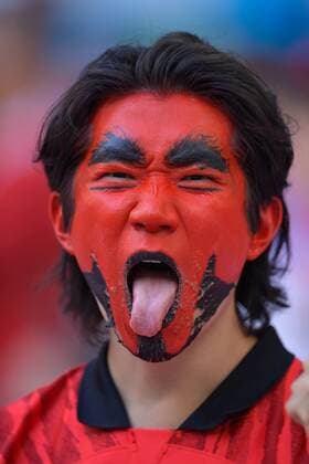 RECORD DATE NOT STATED FIFA World Cup, WM, Weltmeisterschaft, Fussball Qatar 2022 Korea Republic vs Ghana Fans o Aficion during the game Korea Republic (Shout Korea) vs Ghana, Corresponding to Group H of the FIFA World Cup Qatar 2022, at Education City Stadium, Doha, November 28, 2022. <br><br> Fans o Aficion durante el partido Republica de Corea (Corea del Sur) vs Ghana, correspondiente al Grupo H de la Copa Mundial de la FIFA Qatar 2022, en el Estadio de la Ciudad de la Educacion, Doha, 28 de noviembre de 2022. DOHA DOHA QATAR  Copyright: xAdrianxMaciasx 20221128_14419
