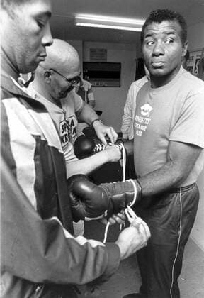 Göteborg omkring 1975 Boxaren Floyd Patterson avled morgonen den 11 maj 2006. Han blev mycket populär hos det svenska folket. Här tränar han tillsammans i Göteborg med brodern Raymond, som bosatte sig tidigt i Sverige. *** Local Caption *** KAMERAREPORTAGE Boxning x2524x *** Gothenburg around 1975 Boxer Floyd Patterson died on the morning of 11 May 2006 He became very popular with the Swedish people Here he is training together in Gothenburg with his brother Raymond, who settled early in Sweden Local Caption KAMERAREPORTAGE Boxing x2524x  Copyright: xKamerareportage TTx