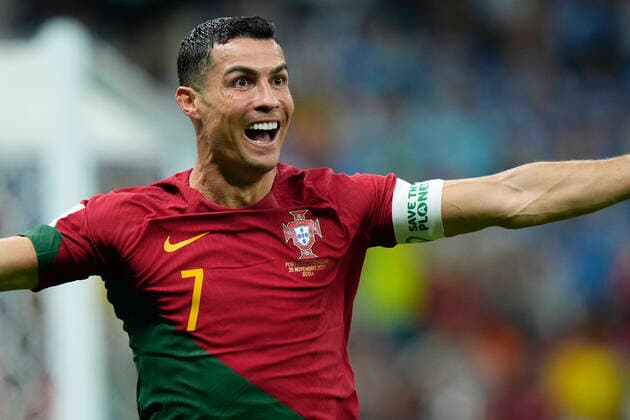 Portugal v Uruguay: Group H - FIFA World Cup, WM, Weltmeisterschaft, Fussball Qatar 2022 Cristiano Ronaldo centre-forward of Portugal celebrates goal his teammates during the FIFA World Cup Qatar 2022 Group H match between Portugal and Uruguay at Lusail Stadium on November 28, 2022 in Lusail City, Qatar. Lusail City Qatar  Copyright: xJosexBretonx originalFilename:breton-portugal221128_npGhj.jpg