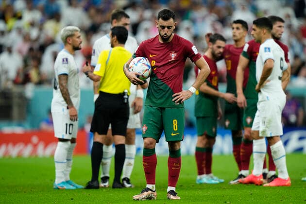 Portugal v Uruguay: Group H - FIFA World Cup, WM, Weltmeisterschaft, Fussball Qatar 2022 Bruno Fernandes attacking midfield of Portugal and Manchester United, ManU before kick off the penalty foul during the FIFA World Cup Qatar 2022 Group H match between Portugal and Uruguay at Lusail Stadium on November 28, 2022 in Lusail City, Qatar. Lusail City Qatar  Copyright: xJosexBretonx originalFilename:breton-portugal221128_nplHB.jpg
