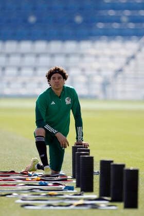 Mexico s goalkeeper Guillermo Ochoa participates in his team s training session at Al Khor stadium in Doha, Qatar, 29 November 2022. Mexico is to face Arabia Saudi in their FIFA World Cup, WM, Weltmeisterschaft, Fussball Qatar 2022 Group C s third and last match on 30 November. Mexico s training session !ACHTUNG: NUR REDAKTIONELLE NUTZUNG!  Copyright: xALBERTOxESTEVEZx EVE1335 20221129-7bf77fa85b6deeaa49e4569a9aa0c92a8b57e4be