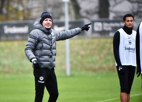 Sport Themen der Woche KW48 29.11.2022 Frankfurt am Main, Stadion Deutsche Bank Park Herren Bundesliga Saison 2022 2023 Eintracht Frankfurt Training Cheftrainer Oliver Glaser Eintracht Frankfurt *** 29 11 2022 Frankfurt am Main, Stadium Deutsche Bank Park Mens Bundesliga Season 2022 2023 Eintracht Frankfurt Training Head Coach Oliver Glaser Eintracht Frankfurt