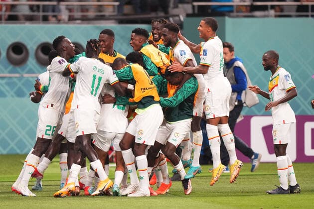 Sport Themen der Woche KW48 Sport Bilder des Tages QAT: Ecuador and Senegal. FIFA World Cup, WM, Weltmeisterschaft, Fussball Qatar 2022 Sarr of Senegal celebrates his goal with his teammates during the FIFA World Cup Qatar 2022 match, Group A, between Ecuador and Senegal played at Khalifa International Stadium on Nov 29, 2022 in Doha, Qatar. Copyright: xBaguxBlancox xPRESSINx WC_221129_024