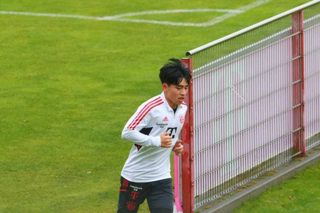 8 Hyun-ju Lee, Einzelbild, Freisteller, Laufen, Lauftraining, Fussball 1. Bundesliga FC Bayern Muenchen Training an der Saebenerstrasse 29.11.2022 FOTO: Mladen Lackovic LakoPress *** 8 Hyun ju Lee, single image, crop, running, running training, soccer 1 Bundesliga FC Bayern Muenchen training at Saebenerstrasse 29 11 2022 PHOTO Mladen Lackovic LakoPress