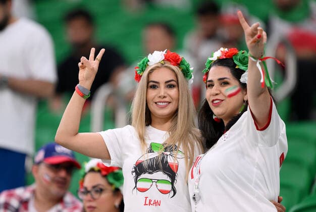 FUSSBALL WM 2022 VORRUNDE GRUPPE B Iran - USA 29.11.2022 Weibliche Fans der iranischen Nationalmannschaft *** FOOTBALL WORLD CUP 2022 PRE-ROUND GROUP B Iran USA 29 11 2022 Female fans of the Iranian national team