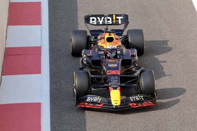 Testfahrten Formel 1 in Abu Dhabi 2022 22.11.2022, Yas Marina Circuit, Abu Dhabi, Testfahrten Formel 1 in Abu Dhabi 2022 , im Bild Liam Lawson, Oracle Red Bull Racing.