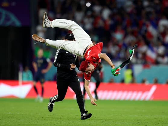 (221130) -- AL RAYYAN, Nov. 30, 2022 -- A pitch invader does a flip flop during the Group D match between Tunisia and France at the 2022 FIFA World Cup, WM, Weltmeisterschaft, Fussball at Education City Stadium in Al Rayyan, Qatar, Nov. 30, 2022. ) (SP)QATAR-AL RAYYAN-2022 WORLD CUP-GROUP D-TUN VS FRA LixMing 