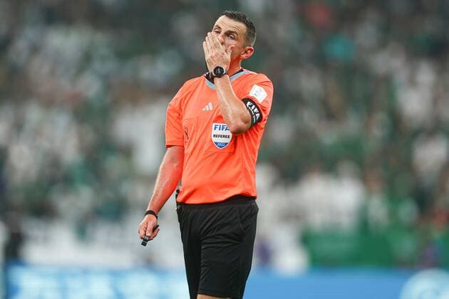 Mandatory Credit: Photo by Kieran McManus Shutterstock (13640351l) Referee Michael Oliver Saudi Arabia v Mexico, FIFA World Cup, WM, Weltmeisterschaft, Fussball 2022, Group C, Football, Lusail Stadium, Al Daayen, Qatar - 30 Nov 2022 Editorial Use Only Saudi Arabia v Mexico, FIFA World Cup 2022, Group C, Football, Lusail Stadium, Al Daayen, Qatar - 30 Nov 2022 Editorial Use Only Copyright: xKieranxMcManus Shutterstockx 13640351l