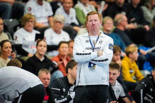 Handball, Champions League 2022: Elverum - Kielce Elverum 20221130. Elverums hovedtrener Borge Lund under handballkampen mellom Elverum Handball og Lomza Industria Kielce i Champions League i Terningen Arena. Foto: Beate Oma Dahle NTB Elverum Norge EDITORIAL USE ONLY. RESTRICTED USE FOR BETTING COMPANIES Ref:_SPO1f_lfsz9RJ4.jpg *** Handball, Champions League 2022 Elverum Kielce Elverum 20221130 Elverums head coach Borge Lund during the handball match between Elverum Handball and Lomza Industria Kielce in the Champions League in Terningen Arena Photo Beate Oma Dahle NTB Elverum Norway EDITORIAL USE ONLY RESTRICTED USE FOR BETTING COMPANIES  Copyright: xBeatexOmaxDahlex xNTBx