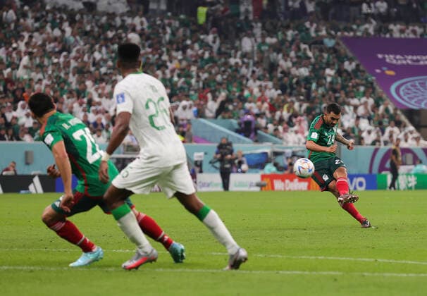 Saudi Arabia v Mexico 2022 FIFA World Cup, WM, Weltmeisterschaft, Fussball Luis Chavez scores Mexicos second goal during the 2022 FIFA World Cup Group C match at Lusail Stadium, Lusail Content Not Available For UK Newspapers Copyright: xPaulxChestertonx FIL-17655-0121 UK Newspapers OUT