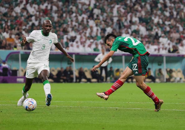 Saudi Arabia v Mexico 2022 FIFA World Cup, WM, Weltmeisterschaft, Fussball Hirving Lozano scores Mexicos third goal before it was ruled out for offside during the 2022 FIFA World Cup Group C match at Lusail Stadium, Lusail Content Not Available For UK Newspapers Copyright: xPaulxChestertonx FIL-17655-0138 UK Newspapers OUT