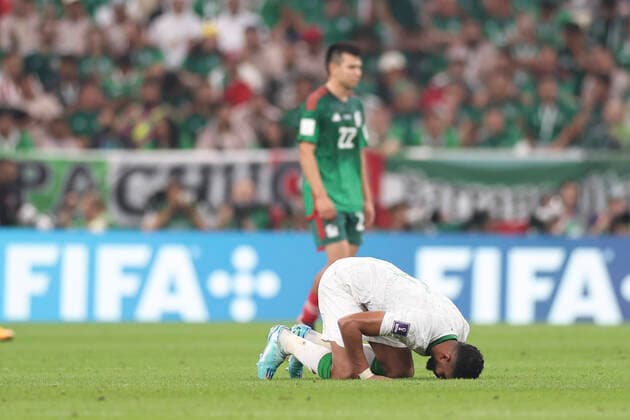 (221130) -- LUSAIL, Nov. 30, 2022 -- Abdulelah Alamri (below) of Saudi Arabia knees on the pitch during the Group C match between Saudi Arabia and Mexico at the 2022 FIFA World Cup, WM, Weltmeisterschaft, Fussball at Lusail Stadium in Lusail, Qatar, Nov. 30, 2022. ) (SP)QATAR-LUSAIL-2022 WORLD CUP-GROUP C-KSA VS MEX XuxZijian 