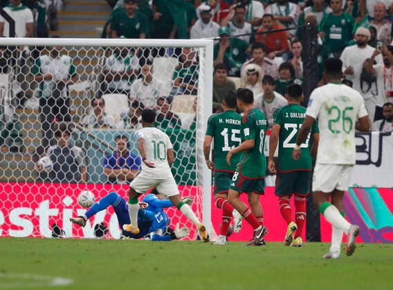 FIFA WM 2022, alle Tore Saudi Arabia v Mexico 2022 FIFA World Cup, WM, Weltmeisterschaft, Fussball Salem Al-Dawsari scores Saudi Arabias first goal during the 2022 FIFA World Cup Group C match at Lusail Stadium, Lusail Content Not Available For UK Newspapers Copyright: xPaulxChestertonx FIL-17655-0187 UK Newspapers OUT