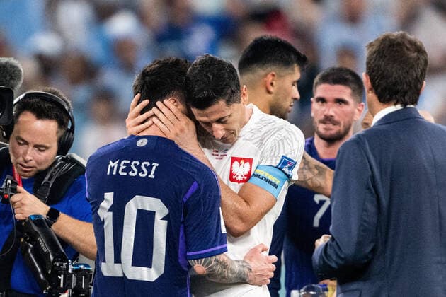 Bilder des Jahres, Sport 11 November Sport Themen der Woche KW48 Sport Bilder des Tages 221130 Lionel Messi of Argentina and Robert Lewandowski of Poland after the FIFA World Cup, WM, Weltmeisterschaft, Fussball 2022 football match between Poland and Argentina on November 30, 2022 in Doha. Photo: Joel Marklund BILDBYRAN kod JM JM0396 bbeng fotboll football soccer fotball vm fotbolls-vm fotball-vm fotbolls-vm 2022 fifa world cup 2022 polen poland argentina *** 221130 Lionel Messi of Argentina and Robert Lewandowski of Poland after the FIFA World Cup 2022 football match between Poland and Argentina on November 30, 2022 in Doha Photo Joel Marklund BILDBYRAN code JM JM0396 bbeng football football soccer fotball world cup football world cup football world cup 2022 fifa world cup 2022 poland poland argentina,  Copyright: JOELxMARKLUND BB221130JM256