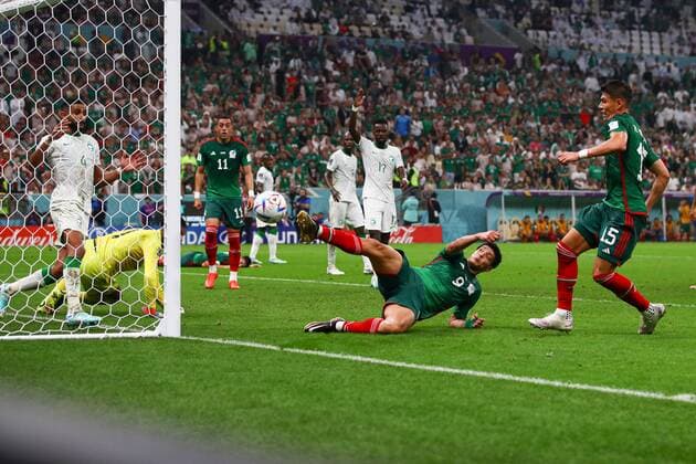 Mandatory Credit: Photo by Kieran McManus Shutterstock (13640351bs) Raul Jimenez of Mexico misses a chance to score Saudi Arabia v Mexico, FIFA World Cup, WM, Weltmeisterschaft, Fussball 2022, Group C, Football, Lusail Stadium, Al Daayen, Qatar - 30 Nov 2022 Editorial Use Only Saudi Arabia v Mexico, FIFA World Cup 2022, Group C, Football, Lusail Stadium, Al Daayen, Qatar - 30 Nov 2022 Editorial Use Only  Copyright: xKieranxMcManus Shutterstockx 13640351bs