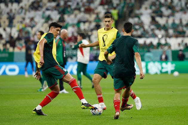 Mexico players warm up during a FIFA World Cup, WM, Weltmeisterschaft, Fussball soccer match of the group phase between Saudi Arabia and Mexico at Lusail stadium, Qatar 30 November 2022. Mundial de Fútbol: Saudi Arabia vs. Mexico !ACHTUNG: NUR REDAKTIONELLE NUTZUNG!  Copyright: xJoséxMéndezx GR3134 20221130-b3394318568b7d5ef63639c5e74bcb72365f5d1f
