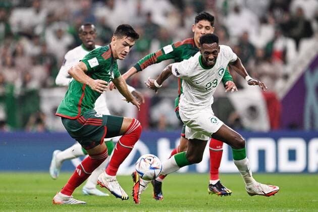 RECORD DATE NOT STATED FIFA World Cup, WM, Weltmeisterschaft, Fussball Qatar 2022 Saudi Arabia vs Mexico (L-R), Cesar Montes of Mexico and Mohamed Kanno of Arabia during the game Saudi Arabia vs Mexican national team, Nationalteam (Mexico), Corresponding to Group C of the FIFA World Cup Qatar 2022, at Lusail Stadium, Lusail, Doha, on November 30, 2022. <br><br> (I-D), Cesar Montes de Mexico y Mohamed Kanno de Arabia durante el partido Arabia Saudi vs Seleccion Nacional Mexicana (Mexico), correspondiente al Grupo C de la Copa Mundial de la FIFA Qatar 2022, en el Estadio Lusail, Lusail, Doha, el 30 de noviembre de 2022. LUSAIL DOHA QATAR Copyright: xJorgexMartinezx 20221130_16710