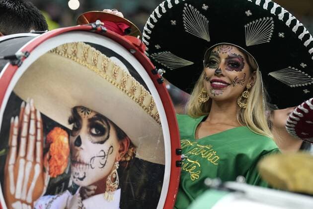Al Daayen, 30-11-2022, Lusail Stadium, World Cup 2022 in Qatar game between Saudi Arabia and Mexico, fan of Mexico Saudi Arabia - Mexico  x19415207x Copyright: