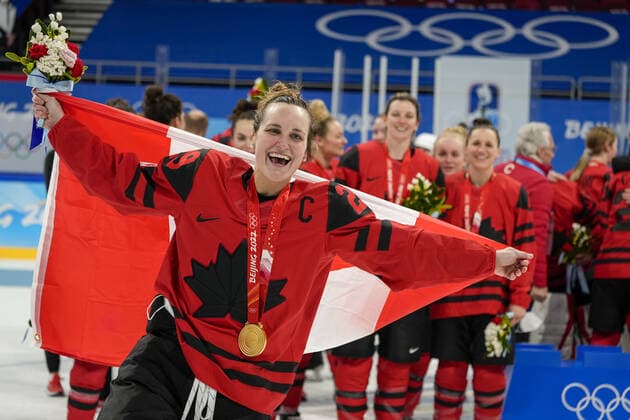 Canada forward Marie-Philip Poulin (29) celebrares with team-mates after winning the gold medal in their Women s Ice hockey, Eishockey Gold Medal match against the USA at the Wukesong sports center at the Beijing 2022 Winter Olympics on Thursday, February 17, 2022.  POY2022S107 PaulxHanna