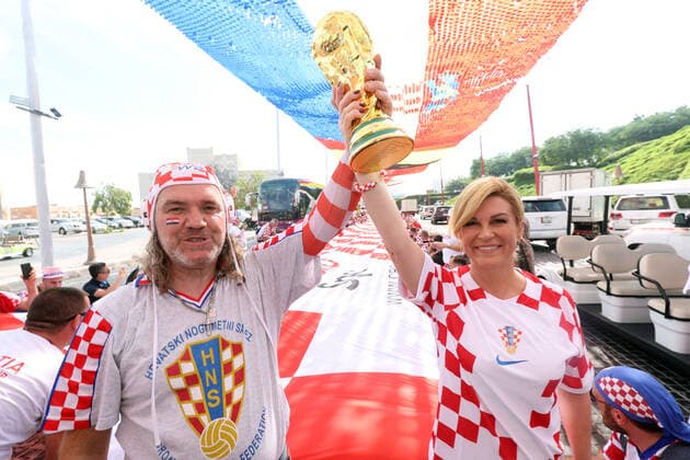 Former President of Croatia with Croatian fans - FIFA World Cup, WM, Weltmeisterschaft, Fussball Qatar 2022 Former President of Croatia Kolinda Grabar-Kitarovic pose with Croatian supporter with FIFA World Cup Trophy under a 200 meters long flag ahead of the match against Belgium in Doha, Qatar, on December 01, 2022. GoranxStanzl PIXSELL