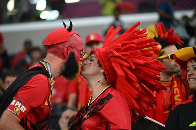 Russia Soccer World Cup Croatia - Belgium 8328996 01.12.2022 Belgium s fans kiss before the Qatar 2022 World Cup Group F soccer match between Croatia and Belgium at the Ahmad bin Ali Stadium in Al Rayyan, Qatar. Grigory Sysoev Sputnik Al Rayyan Qatar  Copyright: xGrigoryxSysoevx