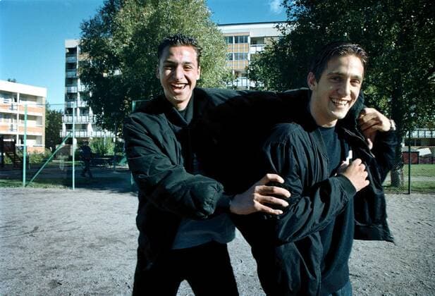 Malmö 1999-10-15 Malmö FF, MFF-spelarna Zlatan Ibrahimovic, tv, och Tony Flygare i Rosengard. Inför ödesmatch för ett nedflyttningshotat MFF mot Trelleborgs FF, TFF 1999. Foto Magnus af Geijerstam Sydsvenskan SCANPIX kod 680 **OUT Kvällsposten, Skanska Dagbladet, Metro Skane** ***BETALBILD*** Malmö SVERIGE x680x *** Malmö 1999 10 15 Malmö FF, MFF players Zlatan Ibrahimovic, tv, and Tony Flygare in Rosengard Before the fateful match for a relegation-threatened MFF against Trelleborgs FF, TFF 1999 Photo Magnus af Geijerstam Sydsvenskan SCANPIX code 680 OUT Kvällsposten, Skanska Dagbladet, Metro Skane BETALBILD Malmö SVERIGE x680x  Copyright: xMagnusxafxGeijerstamx xSydsvenskanx xTTx ZLATAN-FLYGARE