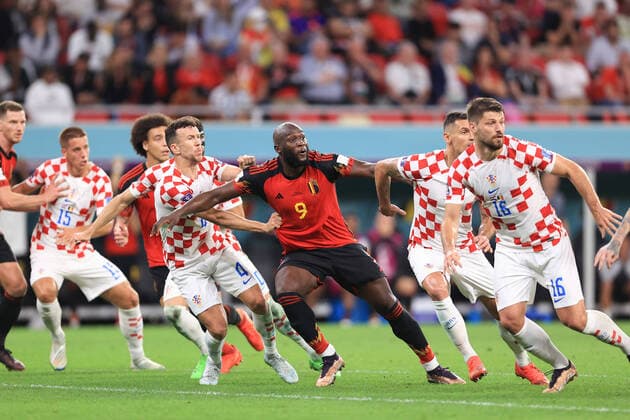 Football - FIFA World Cup, WM, Weltmeisterschaft, Fussball - Group F - Croatia v Belgium 1st December 2022 - FIFA World Cup - Group F - Croatia v Belgium - Romelu Lukaku of Belgium and Ivan Perisic of Croatia anticipate the ball dropping into the box - Photo: Simon Stacpoole Offside. Doha Qatar Copyright: xSimonxStacpoolexOffside