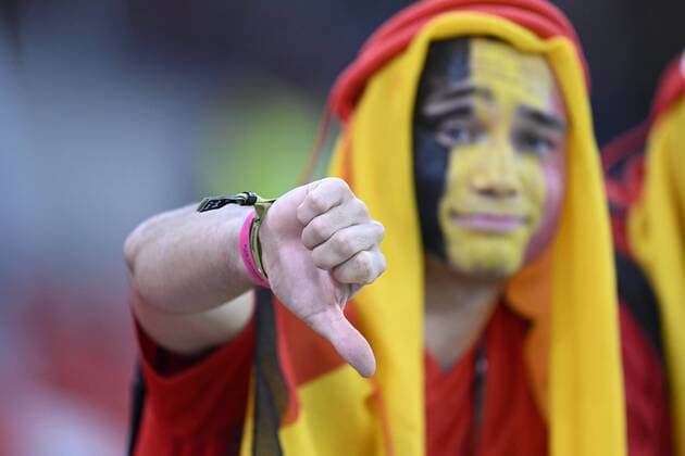 Sport Bilder des Tages DOHA, QATAR - DECEMBER 01 : A Belgian fan - supporter looking dejected after elimination during the FIFA World Cup, WM, Weltmeisterschaft, Fussball Qatar 2022 Group F match between Croatia and Belgium at the Ahmad Bin Ali Stadium on December 1, 2022 in Doha, Qatar, 1 12 2022 ( Croatia - Belgium - FIFA World Cup Qatar 2022 PhotoNews Panoramic 