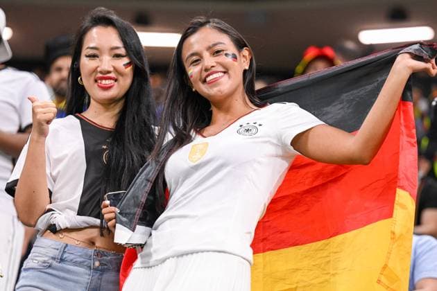FUSSBALL WM 2022 VORRUNDE GRUPPE E Costa Rica - Deutschland 01.12.2022 Deutsche Fans gut gelaunt vor dem Spiel. *** FOOTBALL World Cup 2022 PRE-ROUND GROUP E Costa Rica Germany 01 12 2022 German fans in good mood before the match