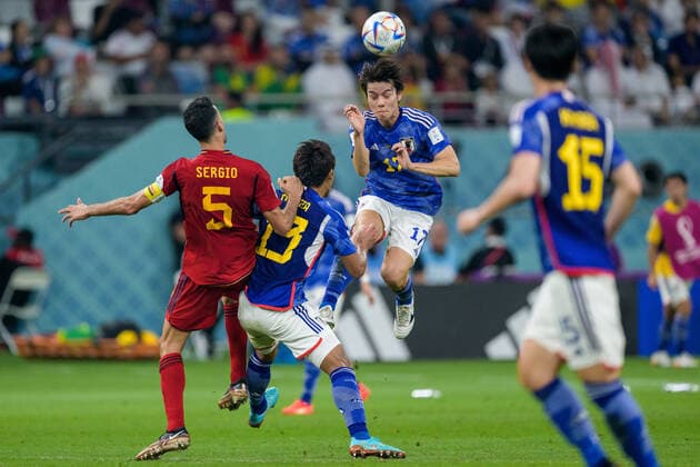 221201 Sergio Busquets of Spain against Hidemasa Morita and Ao Tanaka of Japan during the FIFA World Cup, WM, Weltmeisterschaft, Fussball 2022 football match between Japan and Spain on December 1, 2022 in Doha. Photo: Joel Marklund BILDBYRAN kod JM JM0398 bbeng fotboll football soccer fotball vm fotbolls-vm fotball-vm fotbolls-vm 2022 fifa world cup 2022 japan spanien spain *** 221201 Sergio Busquets of Spain against Hidemasa Morita and Ao Tanaka of Japan during the FIFA World Cup 2022 football match between Japan and Spain on December 1, 2022 in Doha Photo Joel Marklund BILDBYRAN code JM JM0398 bbeng football football soccer fotball vm fotbols vm fotball vm fotbols world cup 2022 fifa world cup 2022 japan spain spain,  Copyright: JOELxMARKLUND BB221201JM126