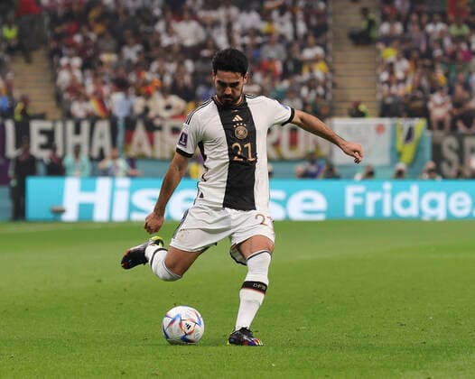 Costa Rica v Germany 2022 FIFA World Cup, WM, Weltmeisterschaft, Fussball Ilkay Gundogan of Germany crosses the ball into the box during the 2022 FIFA World Cup Group E match at Al Bayt Stadium, Al Bayt Content Not Available For UK Newspapers Copyright: xPaulxChestertonx FIL-17657-0079 UK Newspapers OUT