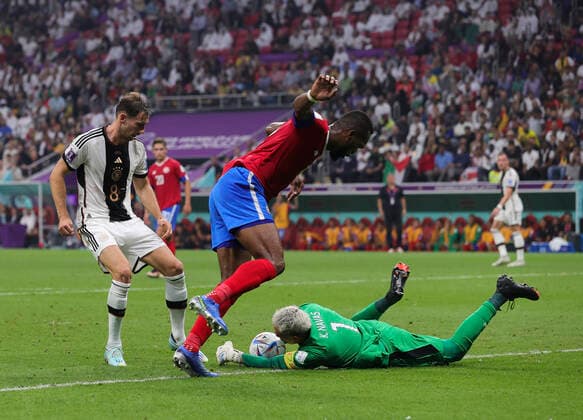 Costa Rica v Germany 2022 FIFA World Cup, WM, Weltmeisterschaft, Fussball Costa Rica goalkeeper Keylor Navas steals the ball from Leon Goretzka of Germany during the 2022 FIFA World Cup Group E match at Al Bayt Stadium, Al Bayt Content Not Available For UK Newspapers Copyright: xPaulxChestertonx FIL-17657-0080 UK Newspapers OUT
