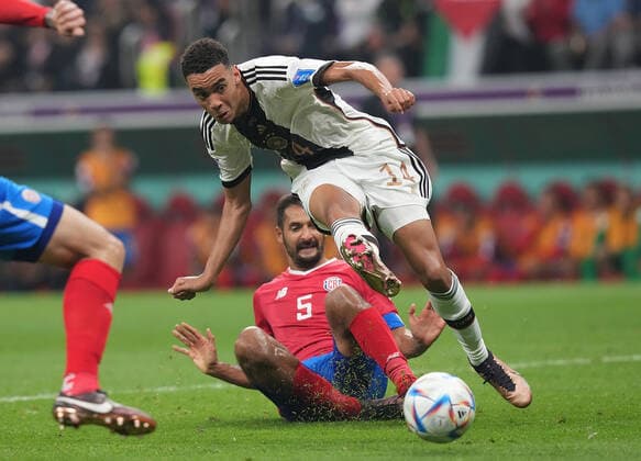 01.12.2022, Al Bayt Stadium, Doha, QAT, WM FIFA 2022, Group E, Costa Rica vs Deutschland, im Bild Costa Rica s midfielder Celso Borges , Germany s midfielder Jamal Musiala Doha Al Bayt Stadium Qatar *** 01 12 2022, Al Bayt Stadium, Doha, QAT, World Cup FIFA 2022, Group E, Costa Rica vs Germany, in picture Costa Rica s midfielder Celso Borges , Germany s midfielder Jamal Musiala Doha Al Bayt Stadium Qatar  eu-images-506
