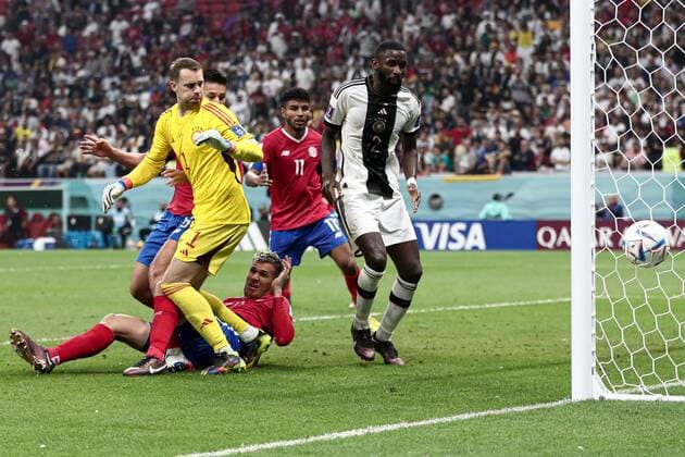 Sport Themen der Woche KW48 Sport Bilder des Tages Mandatory Credit: Photo by Michael Zemanek Shutterstock (13640393ae) Juan Pablo Vargas of Costa Rica scores to make it 2-1 Costa Rica v Germany, FIFA World Cup, WM, Weltmeisterschaft, Fussball 2022, Group E, Football, Al Bayt Stadium, Al Khor, Qatar - 01 Dec 2022 Editorial Use Only Costa Rica v Germany, FIFA World Cup 2022, Group E, Football, Al Bayt Stadium, Al Khor, Qatar - 01 Dec 2022 Editorial Use Only  Copyright: xMichaelxZemanek Shutterstockx 13640393ae